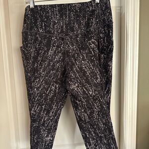Athleta Black and Gray Patterned Leggings